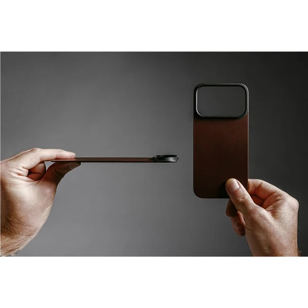 Nomad Magnetic Leather Back (Horween) Magsafe kožený kryt iPhone 17 Pro Max Rustic Brown - Puzdra - Obrázok 1054e30e87fa488bb0c4af9da1a79e99