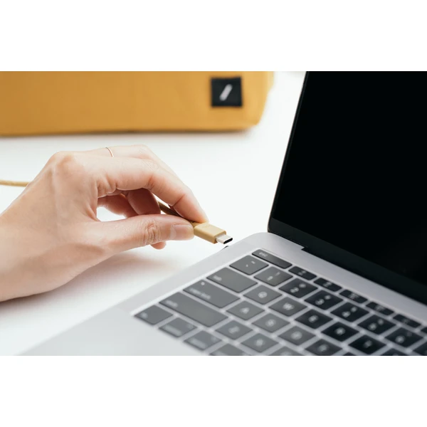 Native Union Belt Cable USB-C/USB-C kábel 1,2m, 60W horčicový - Káble a redukcie - Obrázok 2009810d61ca4e70ab053a5cf24b4661