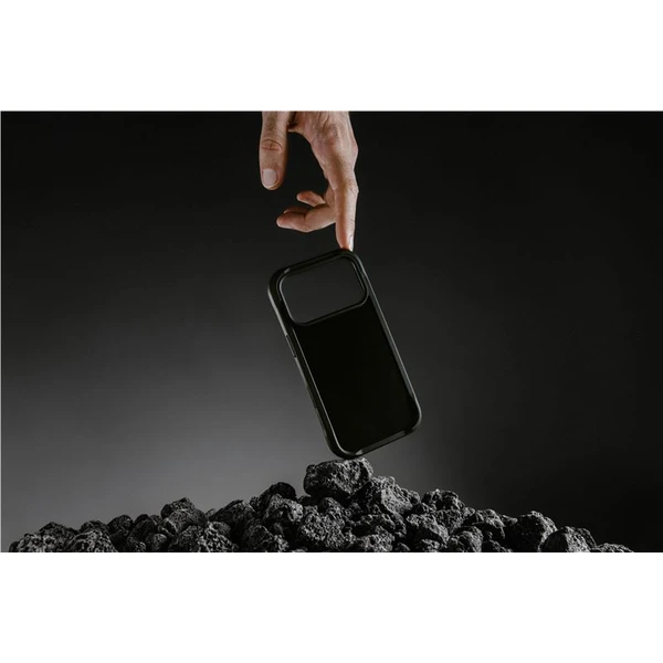 Nomad Rugged Leather Case (Horween) MagSafe kožený kryt iPhone 17 Pro Max Black - Puzdra - Obrázok 225a06d696704b7185904da4a74bfef0
