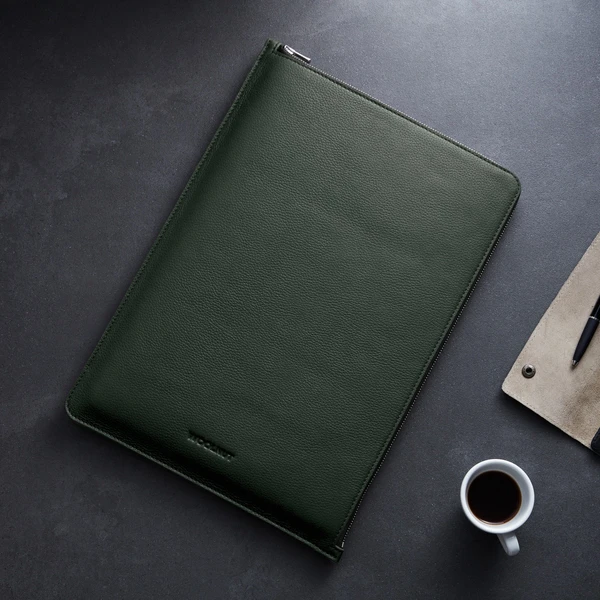 Woolnut Leather Folio kožené puzdro MacBook Pro 16" tmavozelené - Puzdra - Obrázok 2EG7000601