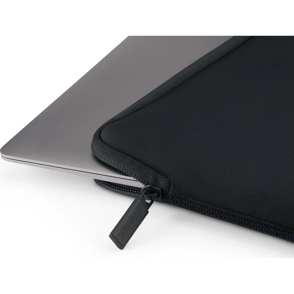 Pipetto Classic Fit Sleeve puzdro pre MacBook Neo 13 čierne - Puzdra - Obrázok 3889951b928c464aab7fac008c241ec9