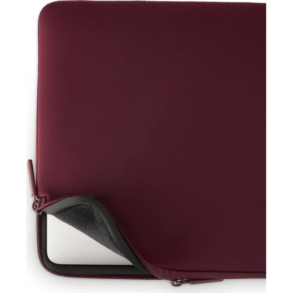 Pipetto Classic Fit Sleeve puzdro pre MacBook Neo 13 burgundy - Puzdra - Obrázok 3b026bd67e2848a18868f46418055302