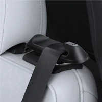Spigen Backseat Seatbelt Holder držiak bezpečnostného pásu Tesla Model Y čierny - Držiaky