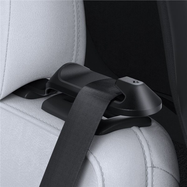 E-shop Spigen Backseat Seatbelt Holder držiak bezpečnostného pásu Tesla Model Y čierny