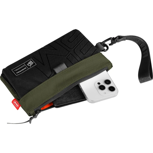 SKINARMA Jager Clutch Crossbody taška Olive - Popruhy a crossbody - Obrázok 6402a0a1f691446db329273e3a7ce4c5