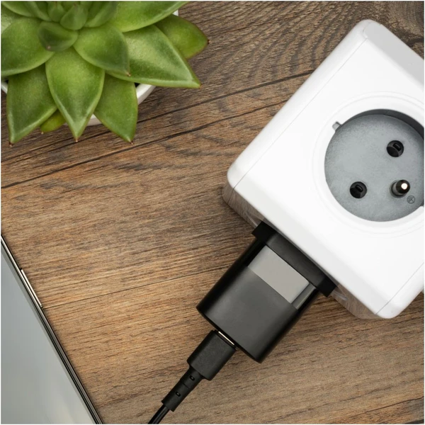 FIXED Mini nabíjačka s USB-C výstupom a káblom USB-C 1 meter PD 20W čierny - Nabíjačky - Obrázok 6bb25658e6014dee90628eab4e18e86c