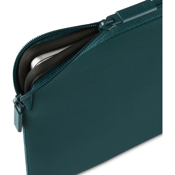 Pipetto Classic Fit Sleeve púzdro pre MacBook Neo 13 modrozelené - Puzdra - Obrázok 757188911525499f8dd24baa6a35cbd7