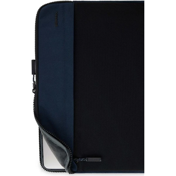 Pipetto Expand Sleeve puzdro MacBook Pro 14"/MacBook Air 13.6" tmavomodré - Puzdra - Obrázok 759ae1eb9b854fd89b54e226e4b28e0b