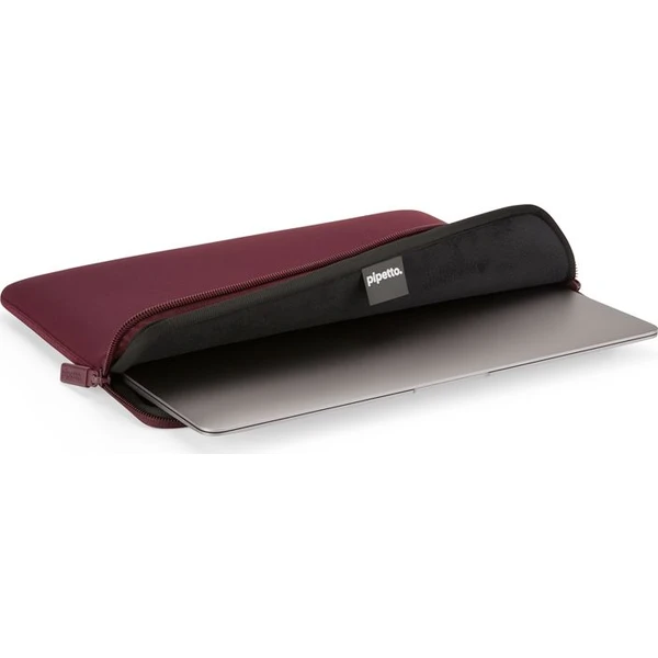 Pipetto Classic Fit Sleeve puzdro pre MacBook 14"/13" burgundy - Puzdra - Obrázok 798229b88fae4375bb728a502343b165