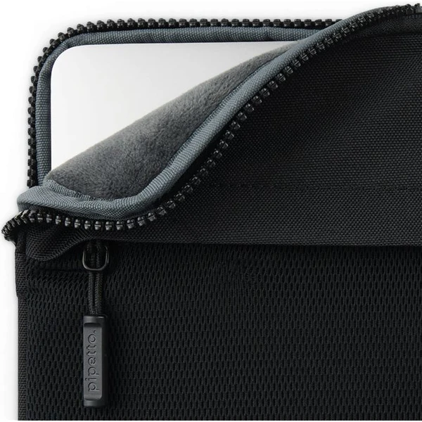 Pipetto Expand Sleeve púzdro MacBook Pro 14"/MacBook Air 13.6" čierne - Puzdra - Obrázok 83c0cbeda25344f8a7d4bbdea5c53f96