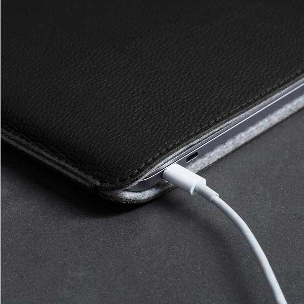 Woolnut Leather Sleeve kožené puzdro MacBook Pro 13"/MacBook Air 13" čierne - Puzdra - Obrázok B3SR100501