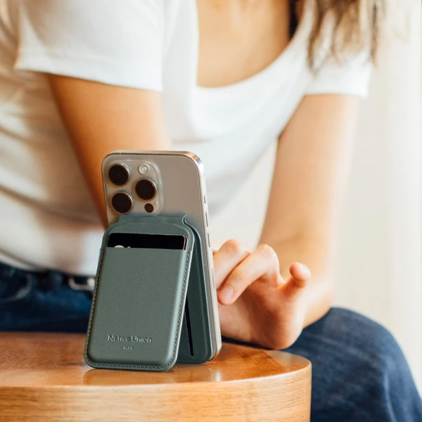 Native Union Active Wallet Stand MagSafe peňaženka zelená - Peňaženky - Obrázok C31A000P01