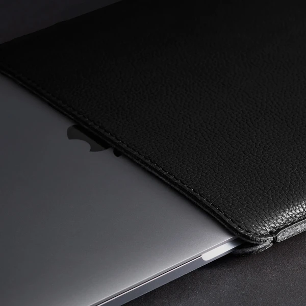Woolnut Leather Sleeve kožené puzdro MacBook Pro 13"/MacBook Air 13" čierne - Puzdra - Obrázok C3SR100501