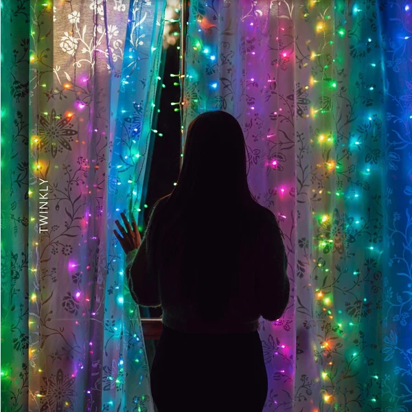 Twinkly Curtain Multi-Color šikovný záves so žiarovkami 210 ks - Svietidlá - Obrázok CLKY100401