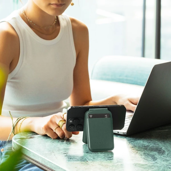 Native Union Active Wallet Stand MagSafe peňaženka zelená - Peňaženky - Obrázok E31A000P01