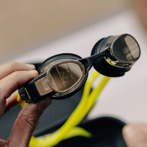 FORM Smart Swim 2 chytré plavecké okuliare čierne/žlté - Okuliare - Obrázok FT6G000K01