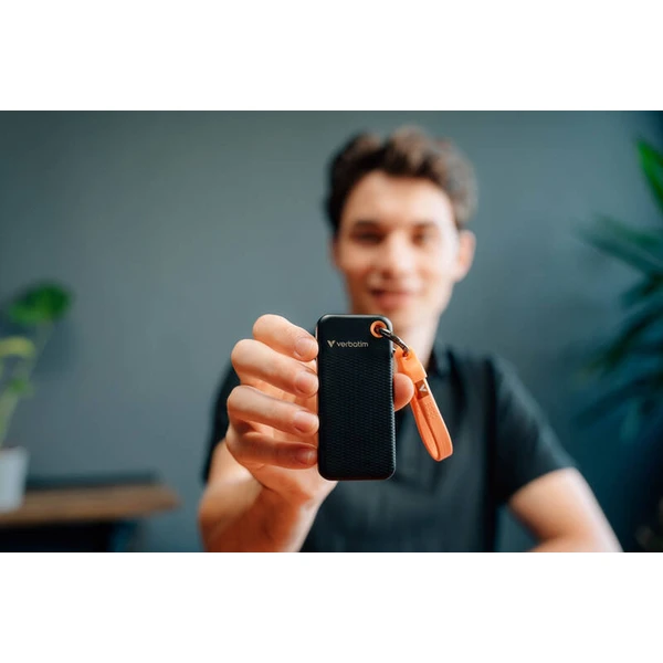 Verbatim Pocket SSD 1TB USB-C čierna/oranžová - SSD - Obrázok G7JD000P01