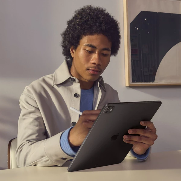 Apple iPad Pro 11" (2024) 2 TB Wi-Fi strieborný - Tablety - Obrázok JGF4000O01