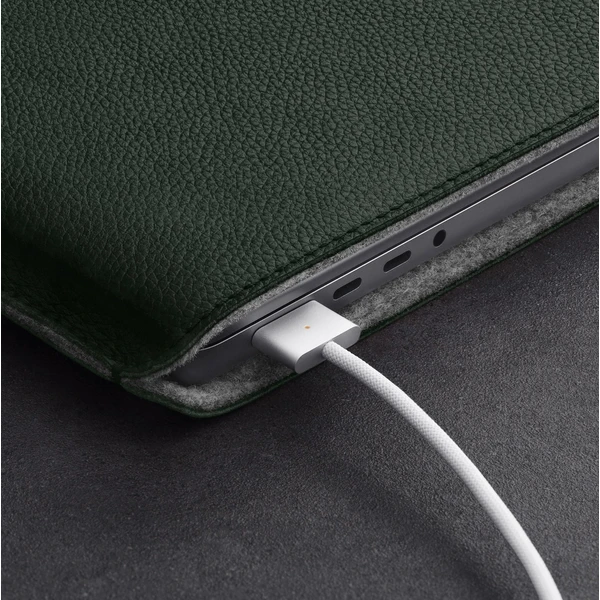 Woolnut kožené Sleeve puzdro pre 16" MacBook Pro tmavo zelené - Puzdra - Obrázok L7SR100501
