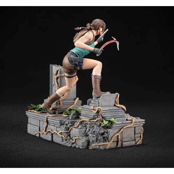 Soška Dark Horse Tomb Raider - Lara Croft 24 cm - Sochy a sošky - Obrázok LBBC000K01
