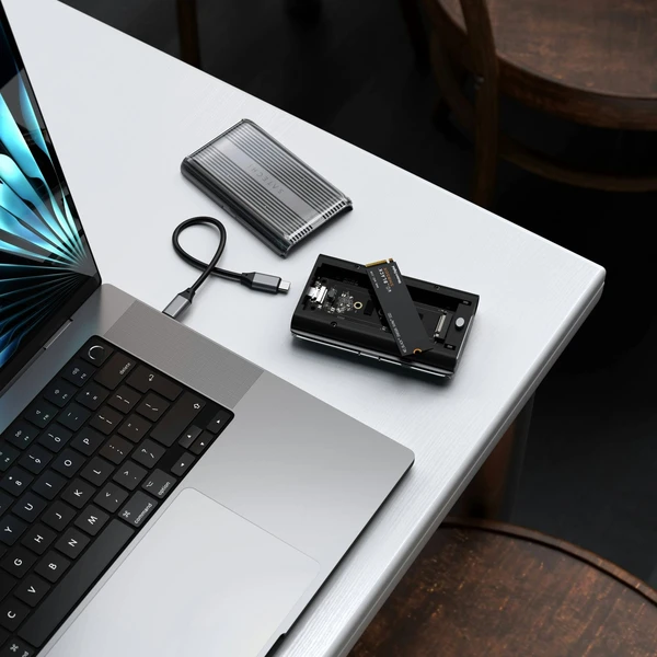 Satechi USB4 čítačka pre NVMe SSD Pro Enclosure čierna - Externé boxy - Obrázok LH00000J01