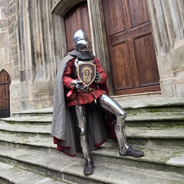 Drevený štít na stenu veľký Kingdom Come: Deliverancia II 21 x 30 cm  - Dekorácie - Obrázok O3CC000J01