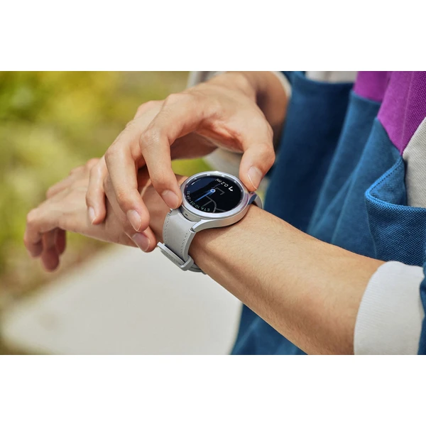 Samsung Galaxy Watch4 Classic  - Inteligentné hodinky - Obrázok OCLJF00101
