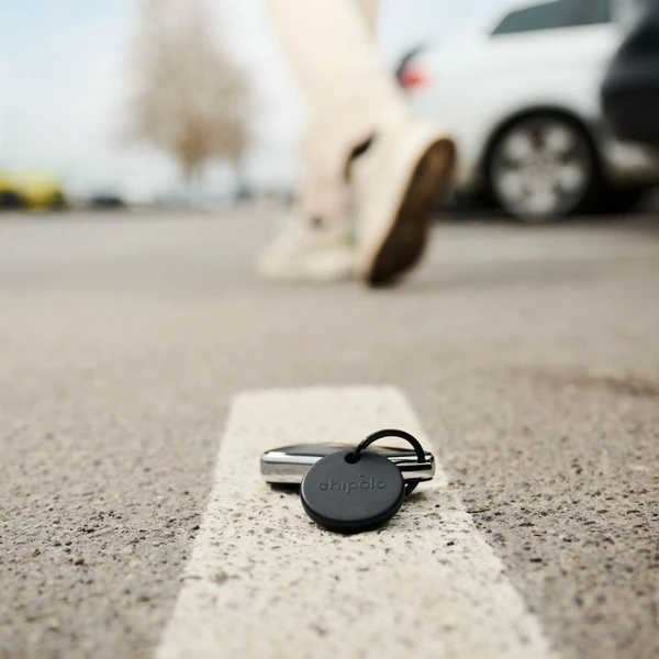 Chipolo POP Bluetooth lokátor čierny - Lokátory - Obrázok RGIE000O01