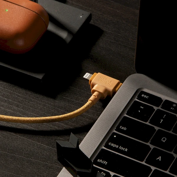Native Union Belt Universal Cable (USB-C – Lighting/USB-C) 1,5 m, kraft - Káble a redukcie - Obrázok RR37000L01