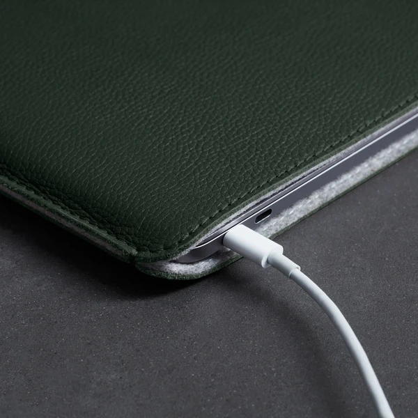 Woolnut kožené puzdro MacBook Pro 13"/MacBook Air 13" tmavozelené - Puzdra - Obrázok T4SR100501