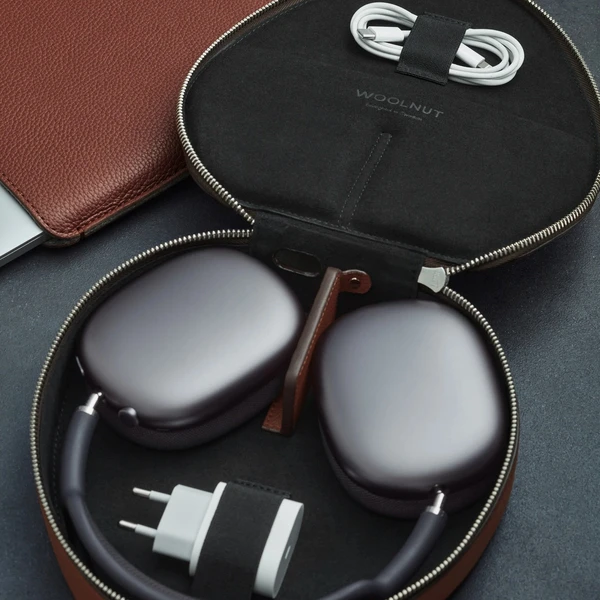 Woolnut Leather kožené puzdro pre AirPods Max hnedé - Puzdra - Obrázok U2KR100501