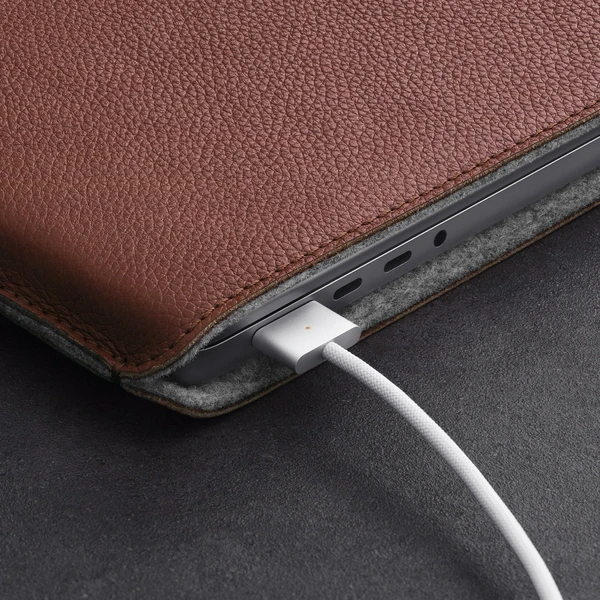 Woolnut kožené Sleeve púzdro pre 16" MacBook Pro hnedé - Puzdra - Obrázok W6SR100501