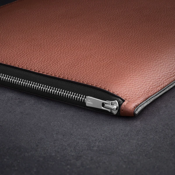 Woolnut Leather Folio kožené puzdro pre MacBook Air 13"/MacBook Pro 14"/MacBook Pro 13" hnedé - Puzdra - Obrázok ZBG7000601