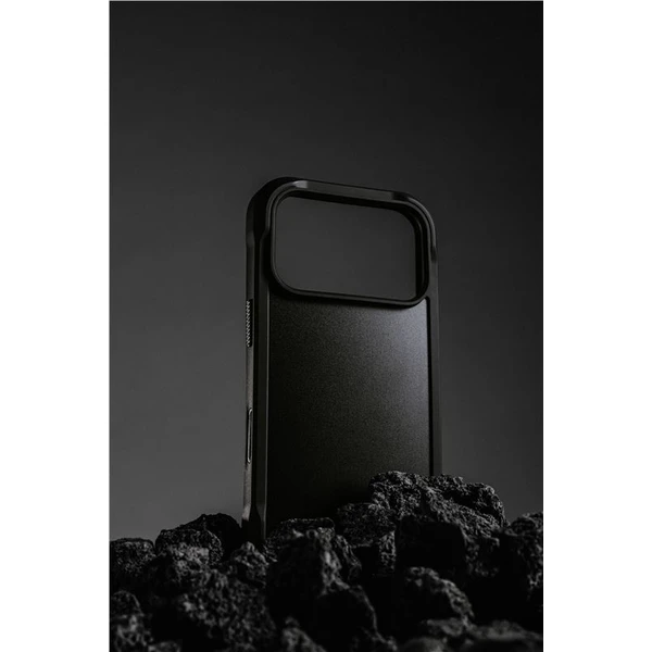 Nomad Rugged Leather Case (Horween) MagSafe kožený kryt iPhone 17 Pro Black - Puzdra - Obrázok aa0c1236398e451f8ec96c53996e2a0e