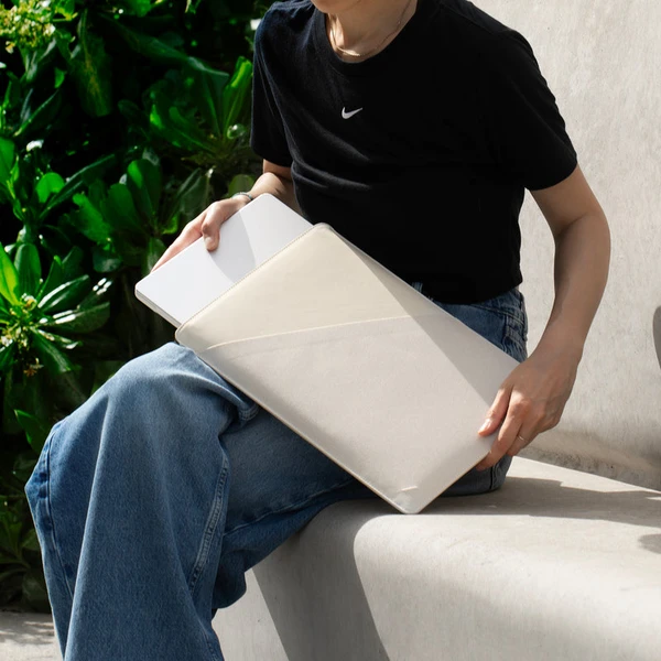Native Union Stow Slim Sleeve puzdro pre Macbook 15/16" sandstone - Puzdra - Obrázok ba683cbcdec94c87981420307e40d2f5