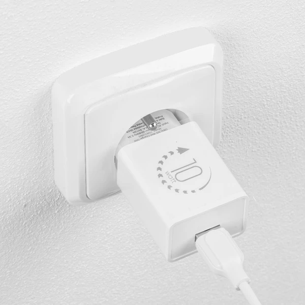 Obal:Me nabíjačka USB-A (10W) biela - Nabíjačky - Obrázok c7aae6742d094e1b89ae56b2788e38c6
