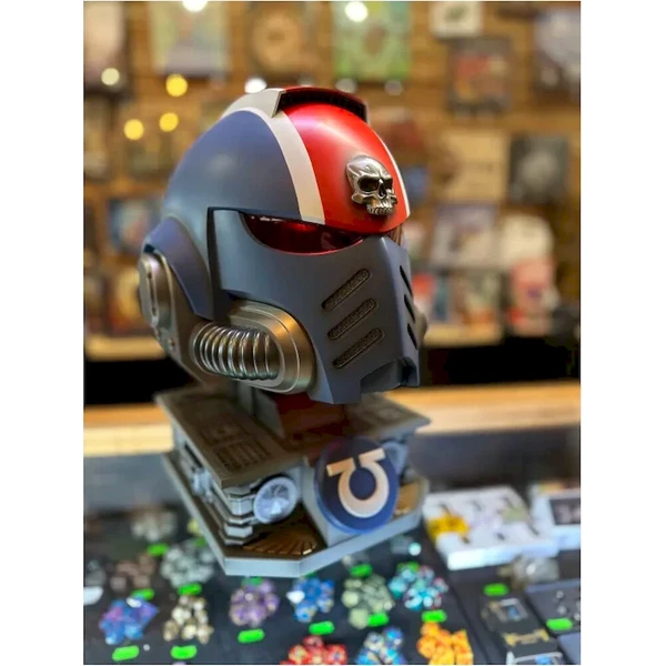 Soška Warhammer 40,000: Space Marine 2 Replica Ultramarines Lieutenant Titus helmet - Sochy a sošky - Obrázok d_2838936fc7734e28840d83c69367137d