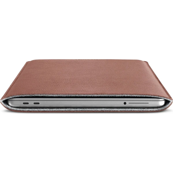 Woolnut Leather Sleeve kožené pouzdro MacBook Neo hnědé - Puzdra - Obrázok d_502c3c8cbab341e5a0dade67ab50f3a4