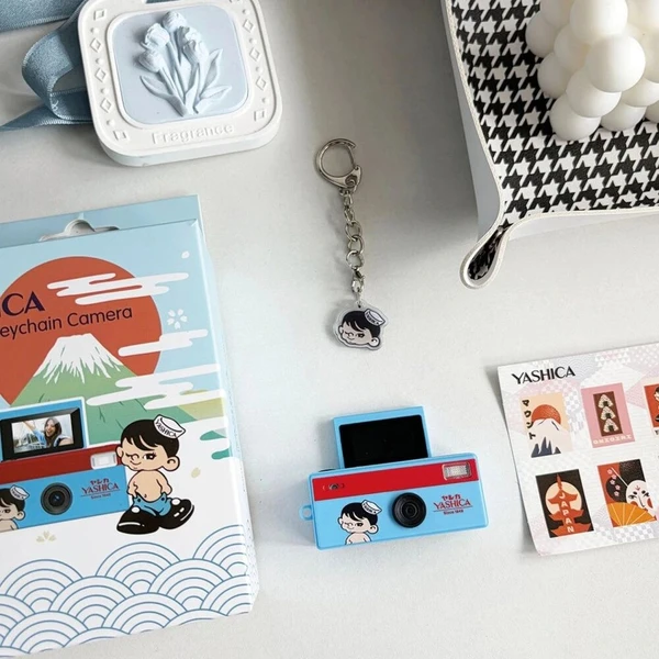 YASHICA Funtastic Keychain Camera (YASHICA Boy Adventure) - Fotoaparáty - Obrázok d_652959317a7a4478bf0a43d9ac552a5c