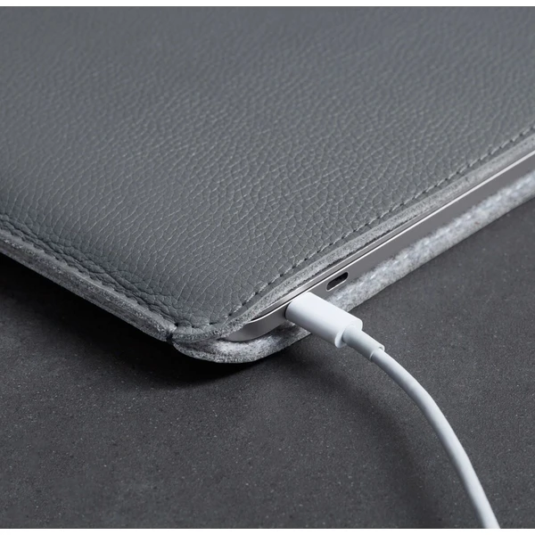 Woolnut Leather Sleeve kožené pouzdro MacBook Neo šedé - Puzdra - Obrázok d_692965a2b7f746e5a1c4705b1bc3cccd