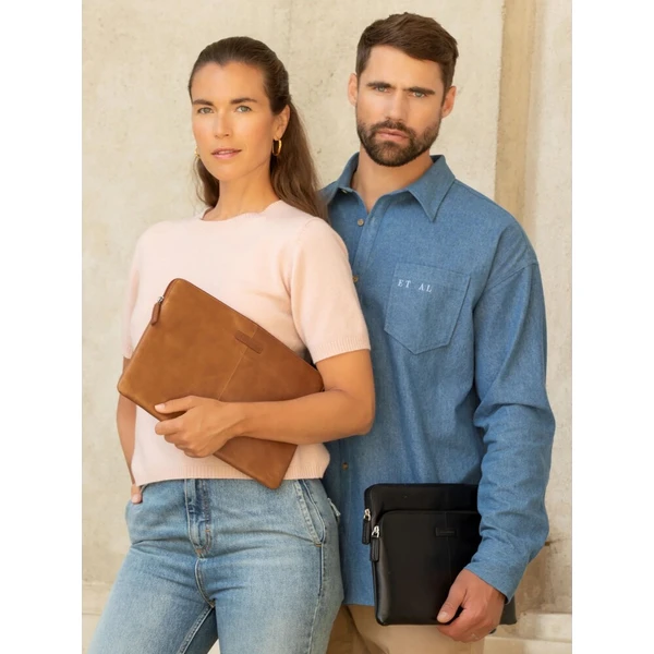 dbramante1928 Skagen Pro kožené sleeve pouzdro pro 14" MacBook hnědé - Puzdra - Obrázok d_bedbe1d037f84b5a944278b4f6fc009f