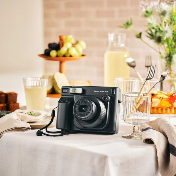 Fujifilm Instax Wide 400 EX D čierny - Fotoaparáty - Obrázok d_c2f23e5b728a4c689e98fc74d5da928b