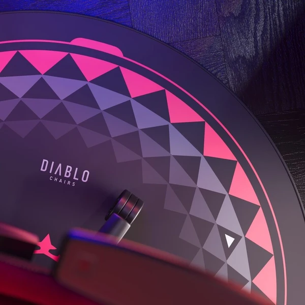 Diablo Chairs podložka pod stoličku čierno-červená - Podložky pod stoličky - Obrázok d_d33b627ad9664fc1b326f0a8c2fb3a72