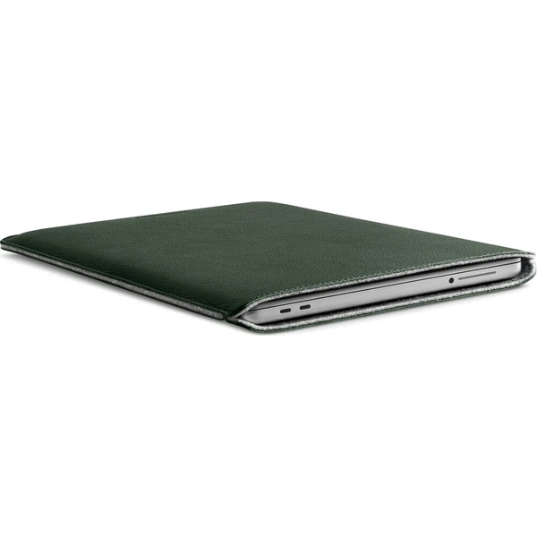 Woolnut Leather Sleeve kožené pouzdro MacBook Neo tmavě zelené - Puzdra - Obrázok d_d3fd0188a4244d46b2a2b8c7a356593d