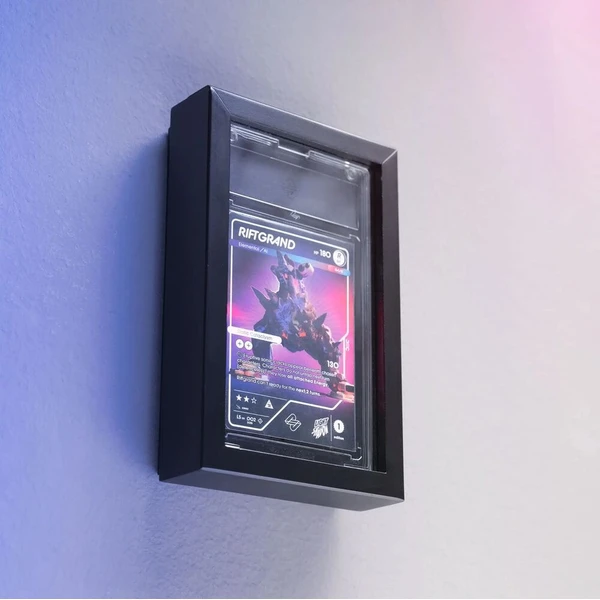 Mag Frame One / čierna - Obaly na karty - Obrázok d_e53b8ac694244779b1d2b7f3c8a0a900