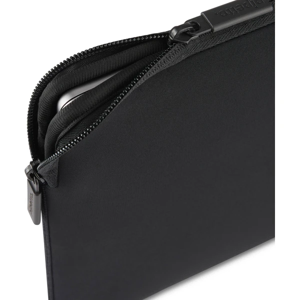Pipetto Classic Fit Sleeve puzdro pre MacBook Neo 13 čierne - Puzdra - Obrázok e10d1f7dfebf4c41b19b0f11b7e85b2f