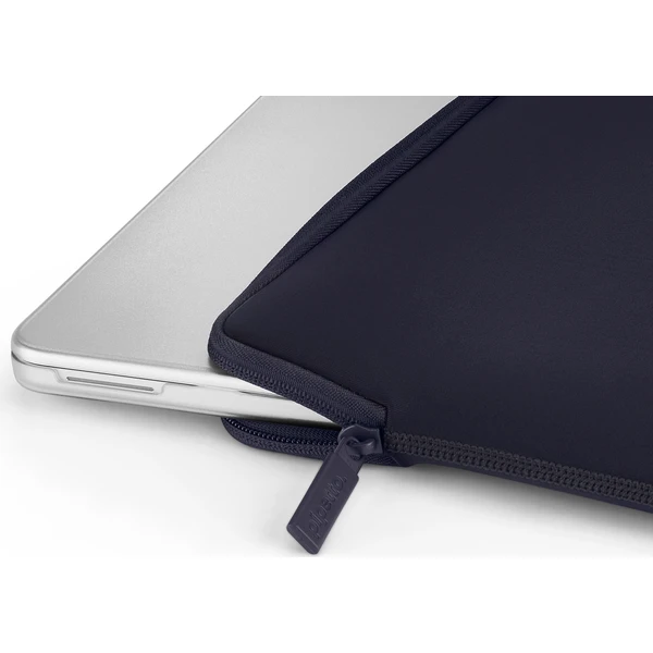 Pipetto Classic Fit Sleeve púzdro pre MacBook Neo 13 tmavomodré - Puzdra - Obrázok e24d54cfa95e41eea28eddc4f95f521b